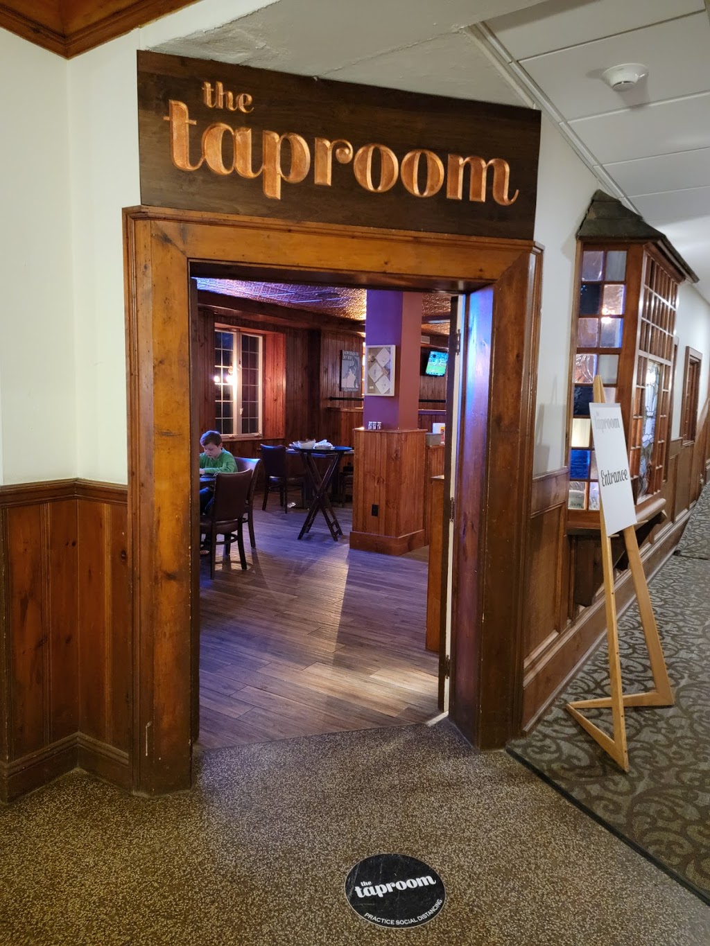 Skytop Taproom | restaurant | 1 Skytop Lodge Rd, Skytop, PA 18357, USA | 5705958403 OR +1 570-595-8403