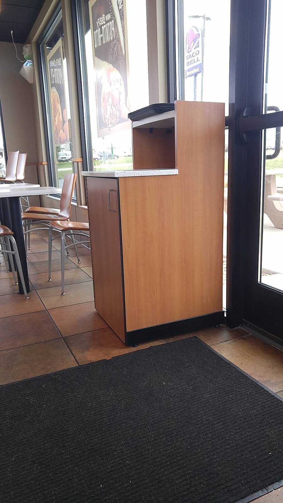 Taco Bell | meal takeaway | 1140 N Johns St, Dodgeville, WI 53533, USA | 6083192301 OR +1 608-319-2301