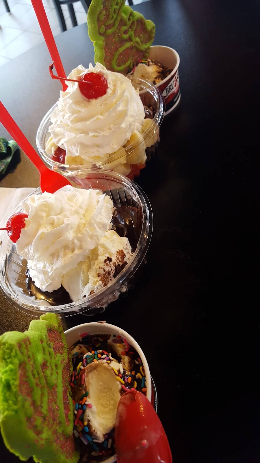 Brusters Real Ice Cream | restaurant | 1400 W Broadway Ave, Maryville, TN 37801, USA | 8659808285 OR +1 865-980-8285