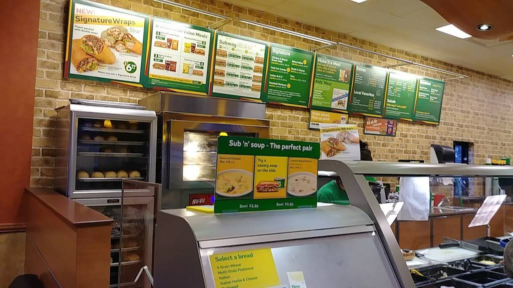 Subway | restaurant | 2715 S Madison St, Muncie, IN 47302, USA | 7652820444 OR +1 765-282-0444