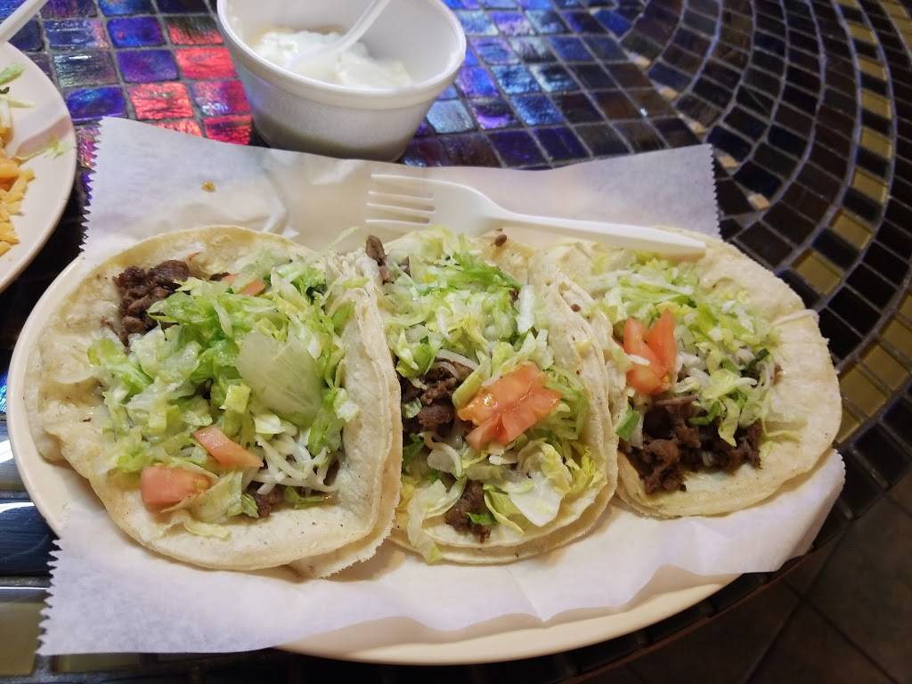 El Famous Burrito | restaurant | 7047 N Clark St, Chicago, IL 60626, USA | 7734650377 OR +1 773-465-0377