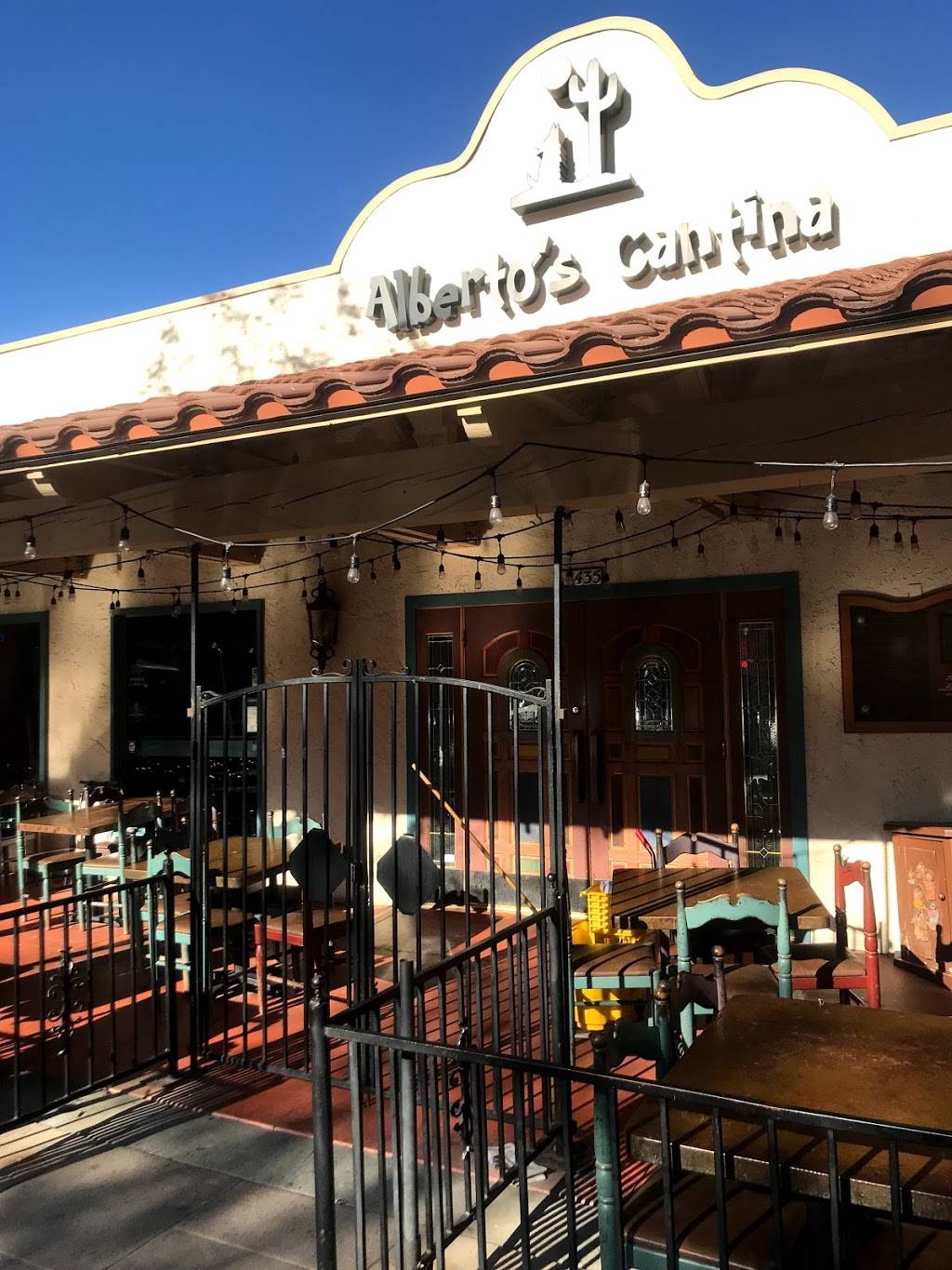 Albertos Cantina | restaurant | 435 Main St, Pleasanton, CA 94566, USA | 9254622316 OR +1 925-462-2316