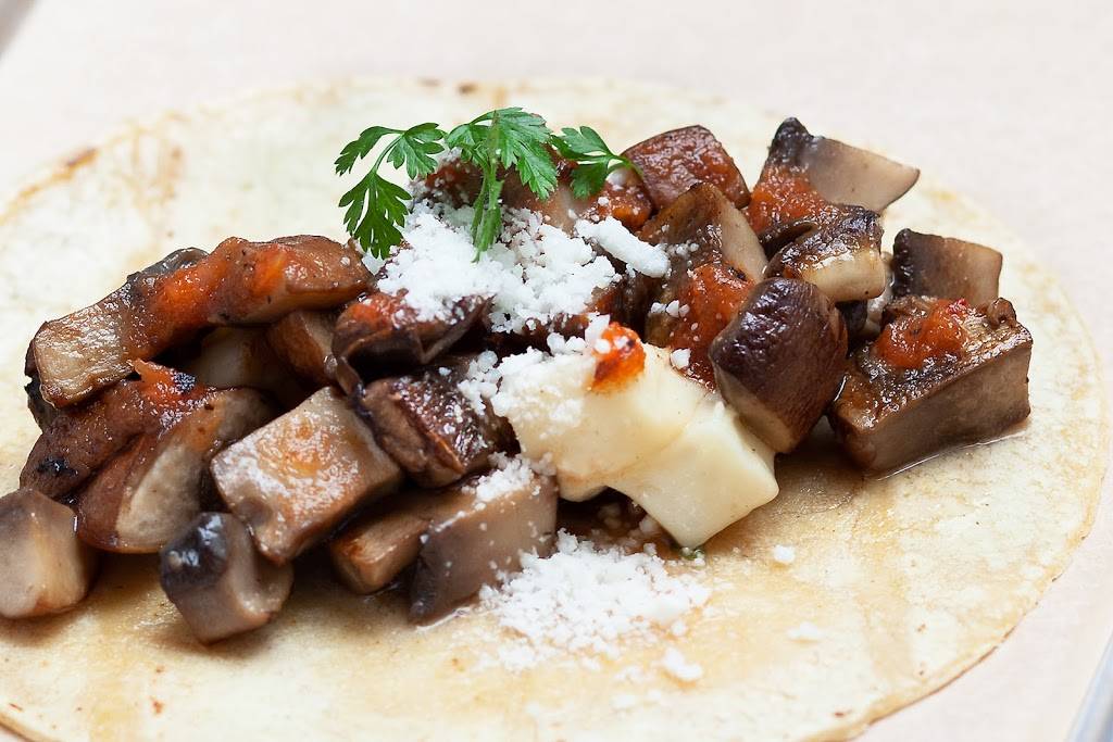 Taco Madre | restaurant | 902 Randall Rd, St. Charles, IL 60175, USA | 6305496161 OR +1 630-549-6161