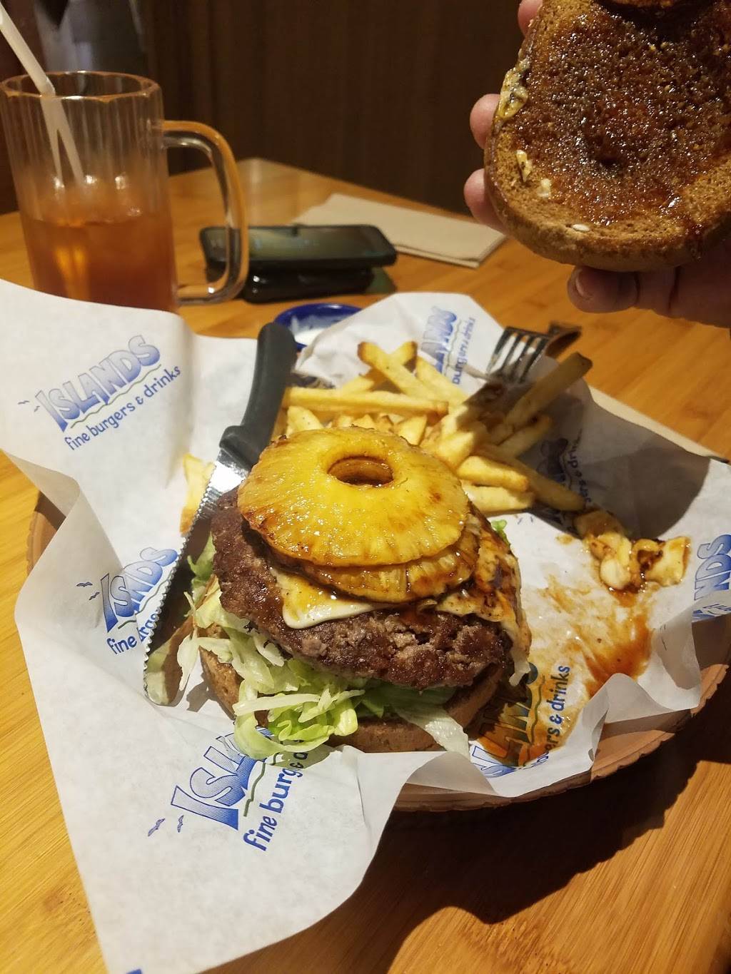 Islands Restaurant Brea | restaurant | 250 S State College Blvd, Brea, CA 92821, USA | 7142561666 OR +1 714-256-1666