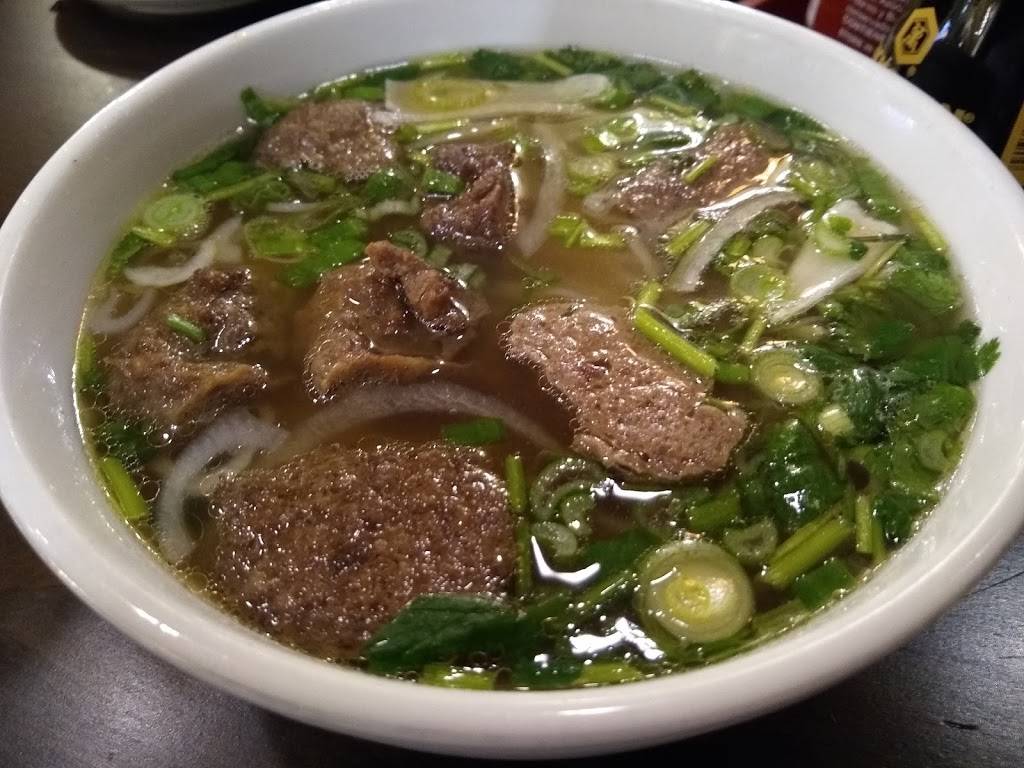 Saigon Noodles & Grill | restaurant | 1800 Wilson Blvd, Arlington, VA 22201, USA | 7035665940 OR +1 703-566-5940