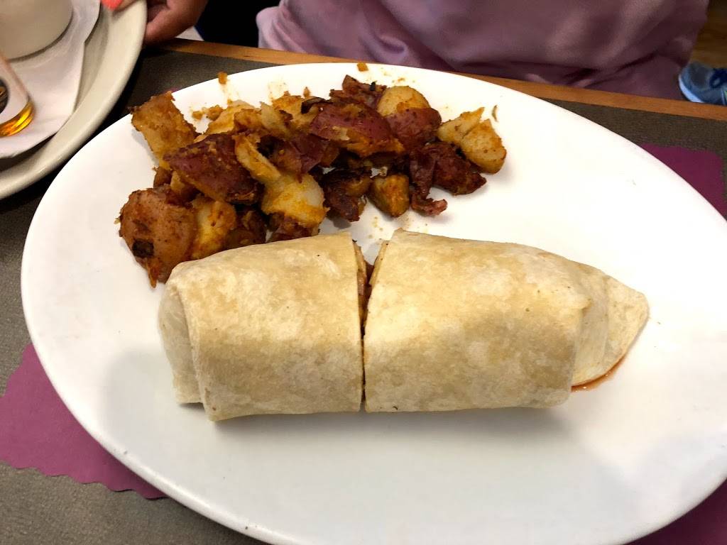 The Commons Neighborhood Eatery | cafe | 20 Central St, Foxborough, MA 02035, USA | 5085434432 OR +1 508-543-4432