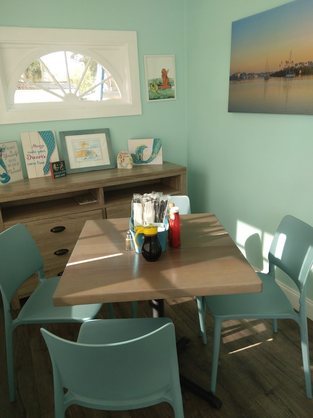 The Mermaid Cafe | restaurant | 113 Flagler Ave, New Smyrna Beach, FL 32169, USA | 3864104033 OR +1 386-410-4033