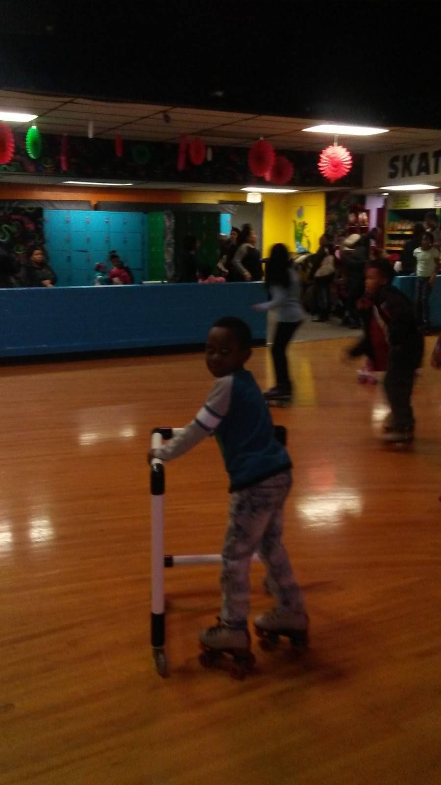 United Skates of America | restaurant | 3362 Refugee Rd, Columbus, OH 43232, USA | 6142397202 OR +1 614-239-7202