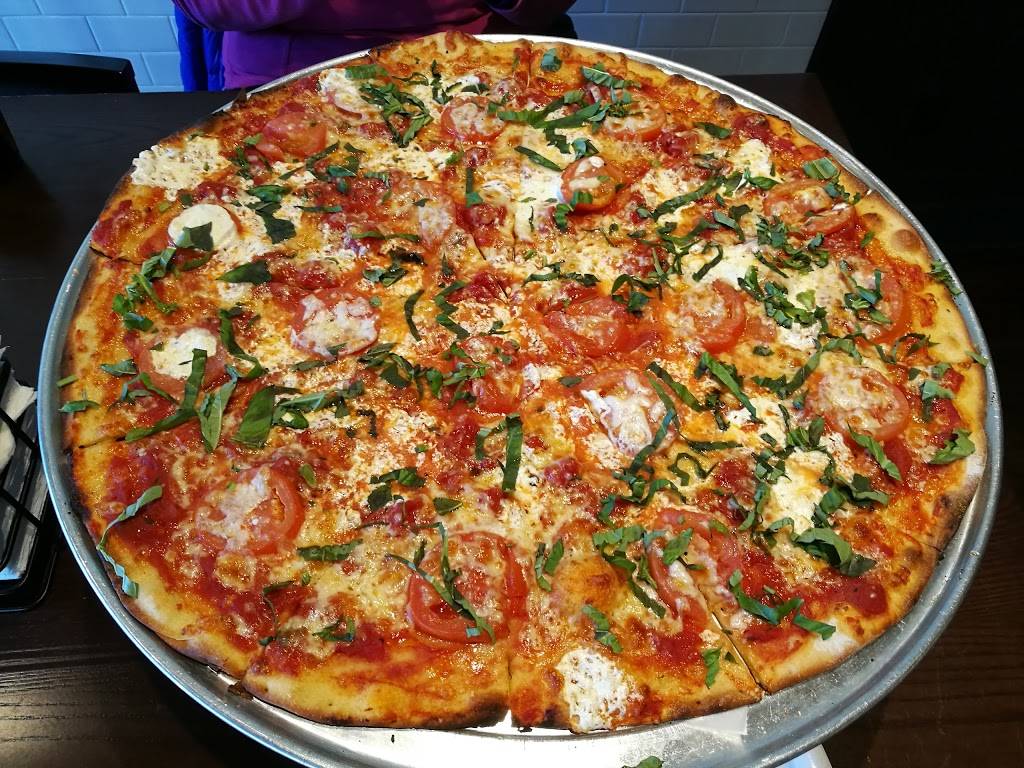 Upper Crust Pizzeria | restaurant | 68-82 Burlington Mall Road, Burlington, MA 01803, USA | 7815525188 OR +1 781-552-5188