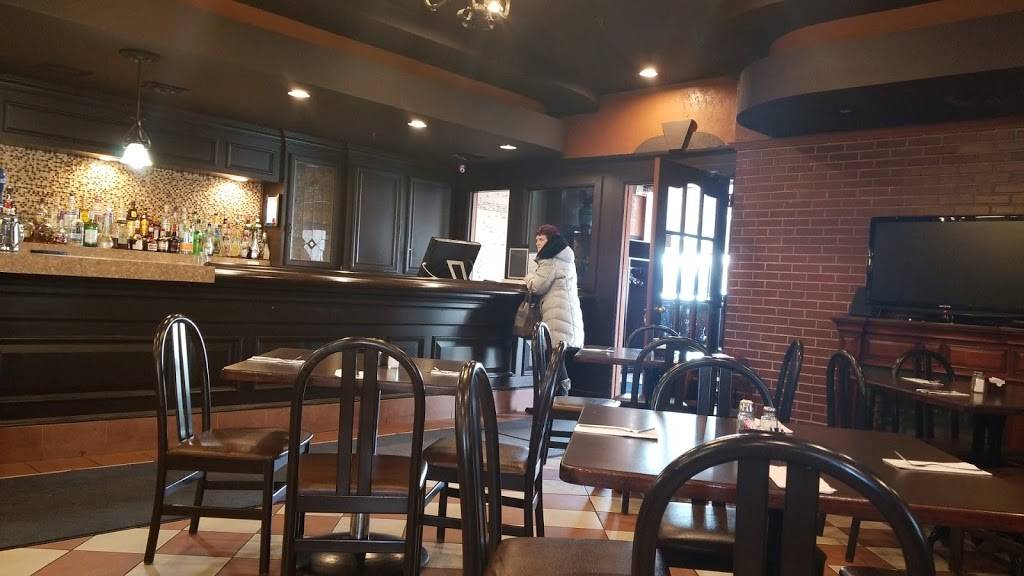 Francos Restaurant | meal takeaway | 1545 Tecumseh Rd E, Windsor, ON N8W 1C3, Canada | 5192583151 OR +1 519-258-3151