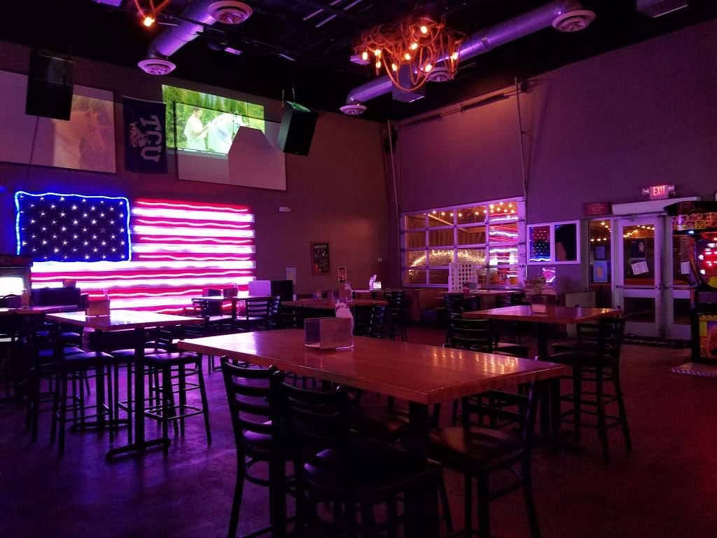 Landmark Bar & Kitchen | restaurant | 3008 Bledsoe St, Fort Worth, TX 76107, USA | 8179841166 OR +1 817-984-1166