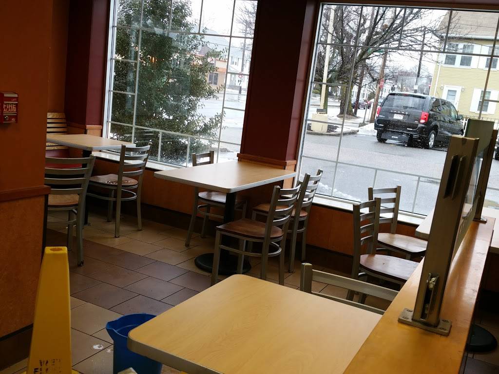 KFC | restaurant | 5318 Washington St, West Roxbury, MA 02132, USA | 6173272208 OR +1 617-327-2208