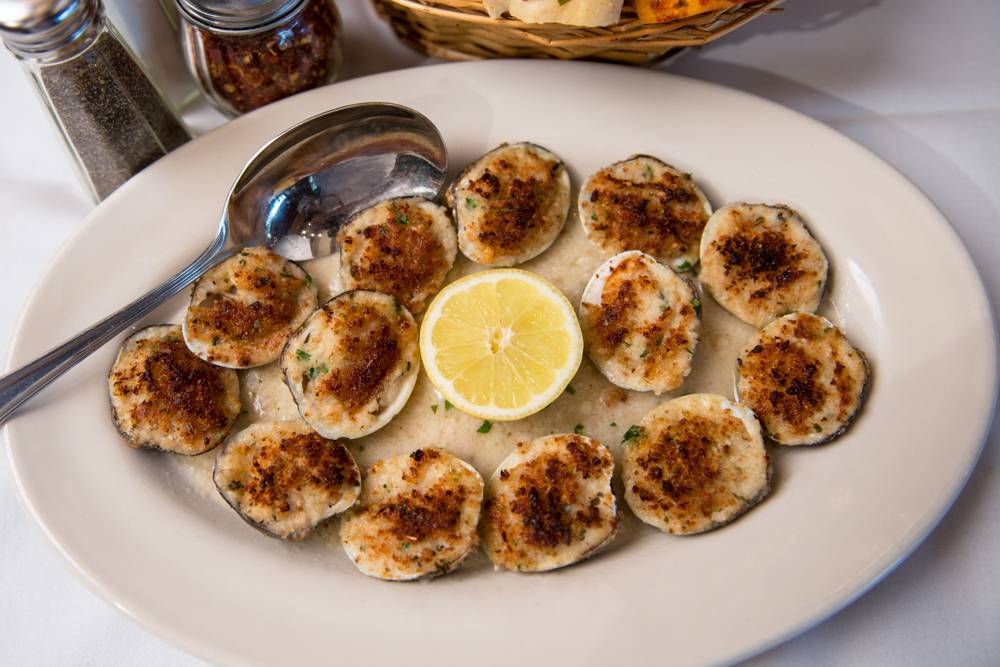 Carmines Italian Restaurant | meal takeaway | 425 7th Street NW at, E St NW, Washington, DC 20004, USA | 2027377770 OR +1 202-737-7770