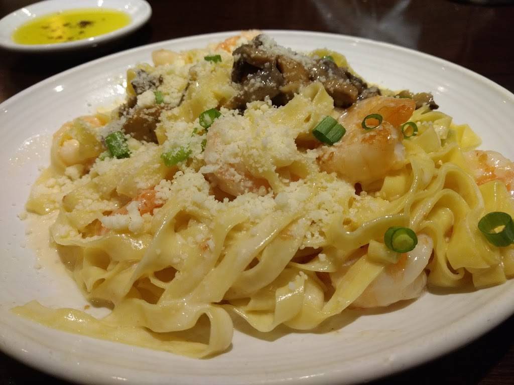 Carrabbas Italian Grill | restaurant | 5805 Trinity Pkwy, Centreville, VA 20120, USA | 7032669755 OR +1 703-266-9755