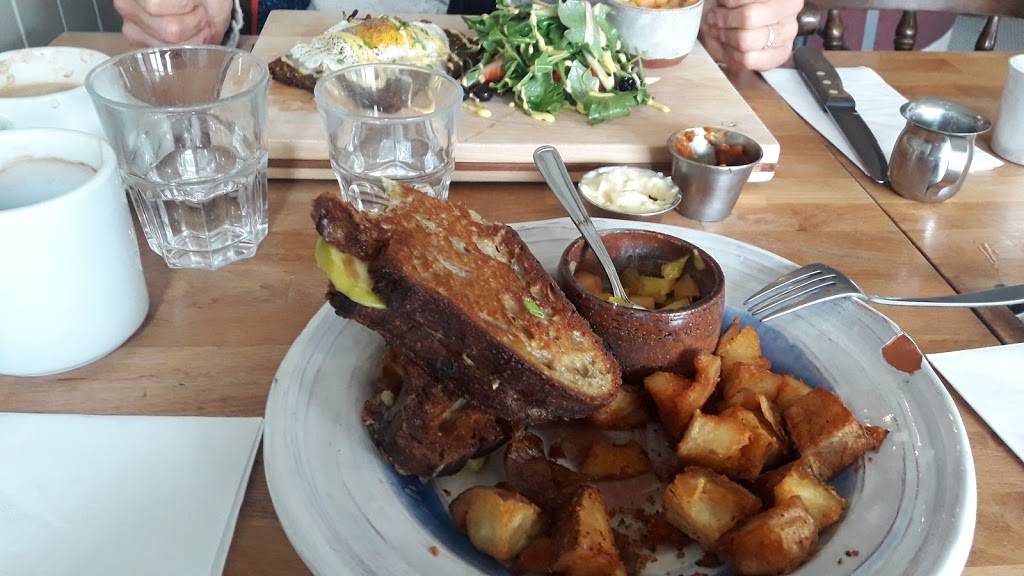 Beaufort - Bistro | restaurant | 414 Rue Saint-Zotique E, Montréal, QC H2S 1L9, Canada | 5142746969 OR +1 514-274-6969