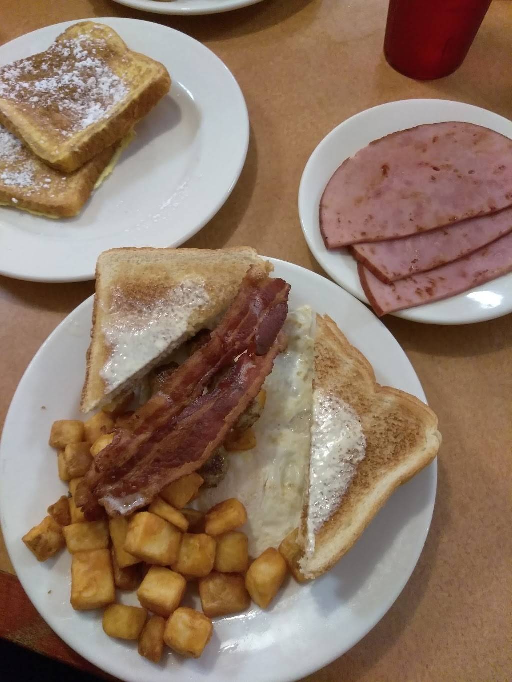 Mikos Cafe | restaurant | 912 Crescent St, Brockton, MA 02302, USA | 5082326754 OR +1 508-232-6754