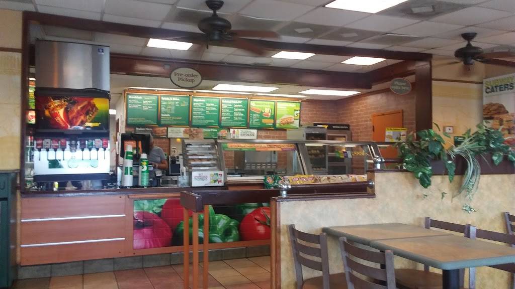 Subway | meal takeaway | 3010 US-90, Avondale, LA 70094, USA | 5044368559 OR +1 504-436-8559