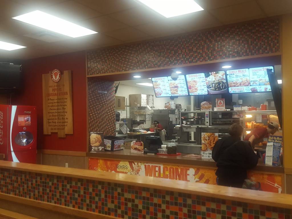 Popeyes Louisiana Kitchen | restaurant | 650 Wolcott St, Waterbury, CT 06705, USA | 2035963934 OR +1 203-596-3934