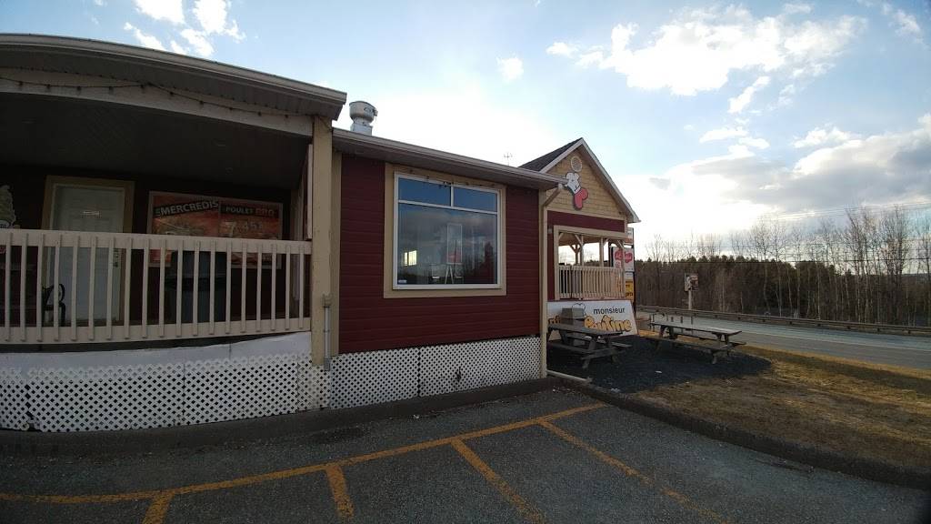 Restaurant Monsieur Poutine | restaurant | 4676 QC-112, Ascot Corner, QC J0B, Canada | 8198200220 OR +1 819-820-0220