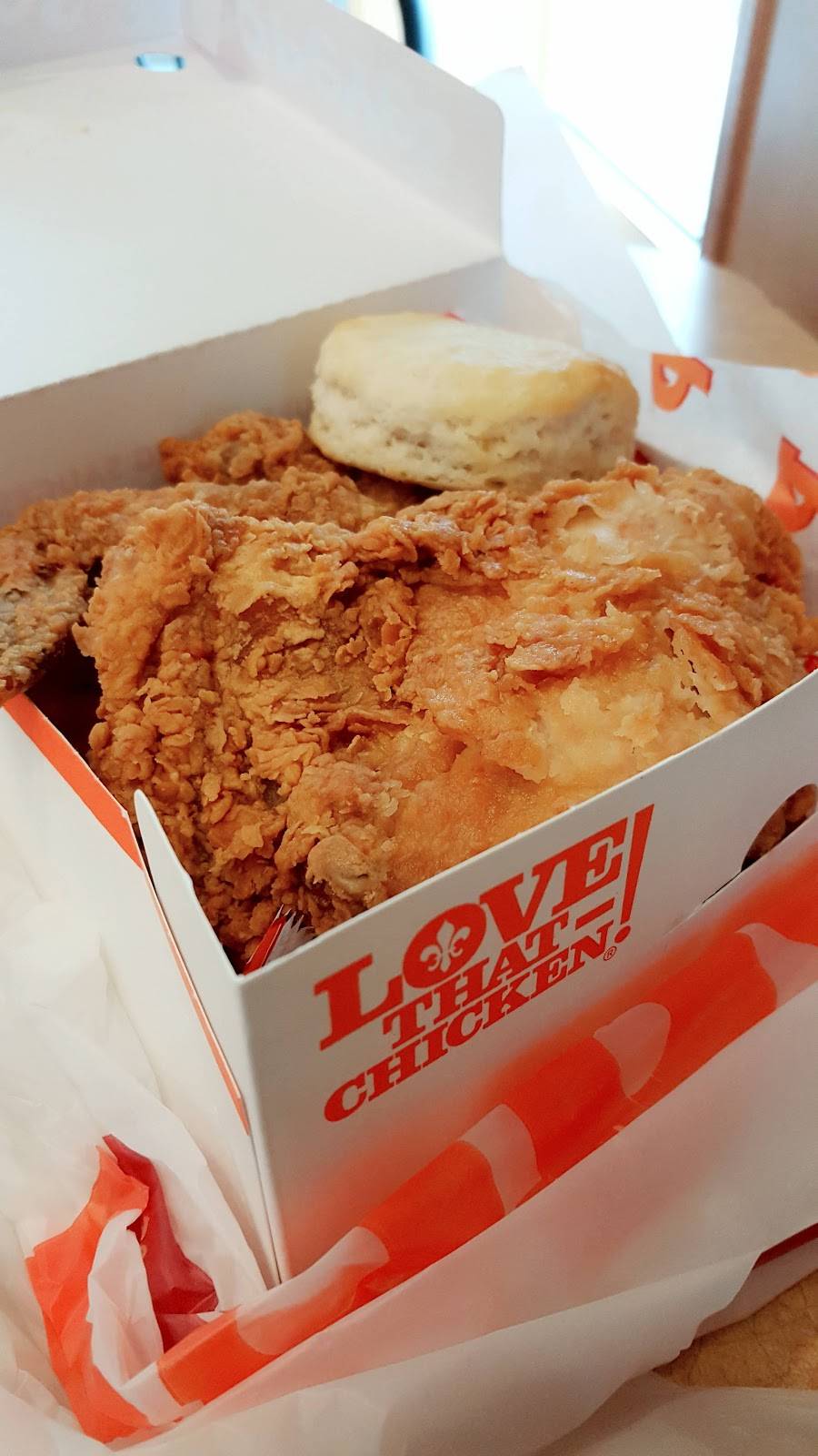 Popeyes Louisiana Kitchen | restaurant | 5601 Lancaster Ave, Philadelphia, PA 19131, USA | 2158791020 OR +1 215-879-1020