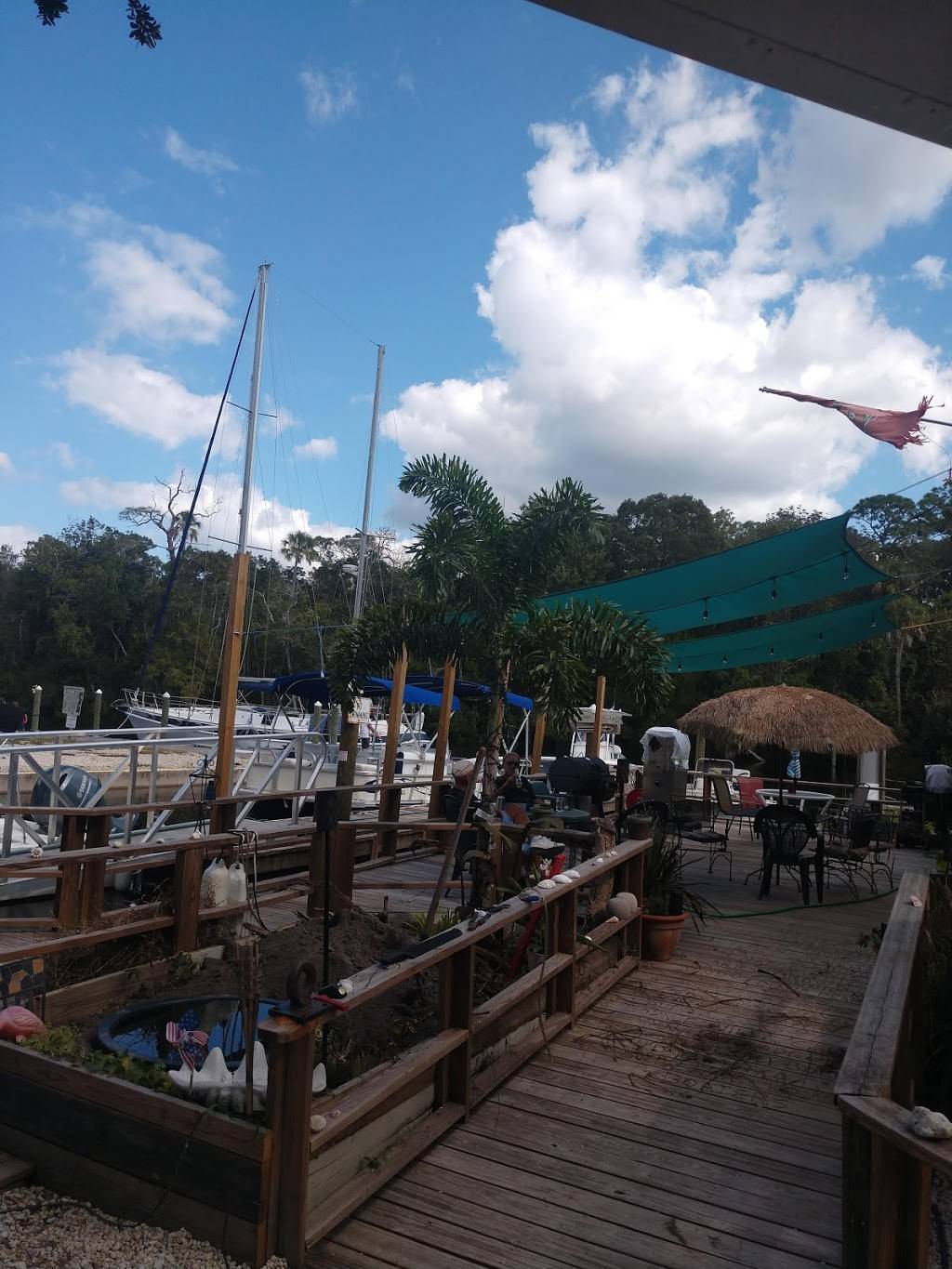 ChiknButt Cafe | restaurant | 6621 Riverside Dr, Yankeetown, FL 34498, USA | 3524056670 OR +1 352-405-6670