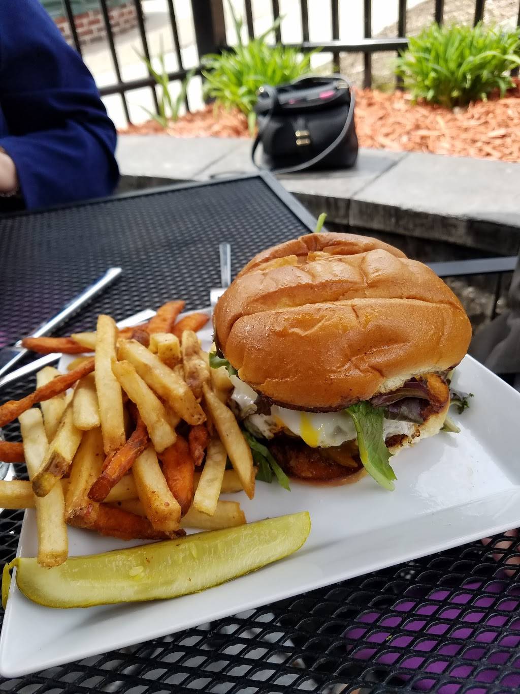 Black Cat Bistro | restaurant | 115 Albert St, East Lansing, MI 48823, USA | 5175803821 OR +1 517-580-3821