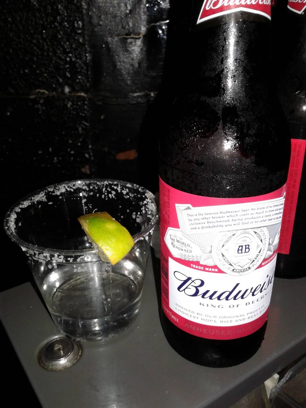 Greenwoods Bar & Grill | restaurant | 301 N New Braunfels Ave, San Antonio, TX 78202, USA | 2102241969 OR +1 210-224-1969