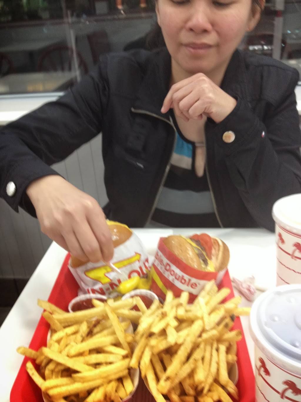 In-N-Out Burger | restaurant | 1051 W Sunset Rd, Henderson, NV 89014, USA | 8007861000 OR +1 800-786-1000