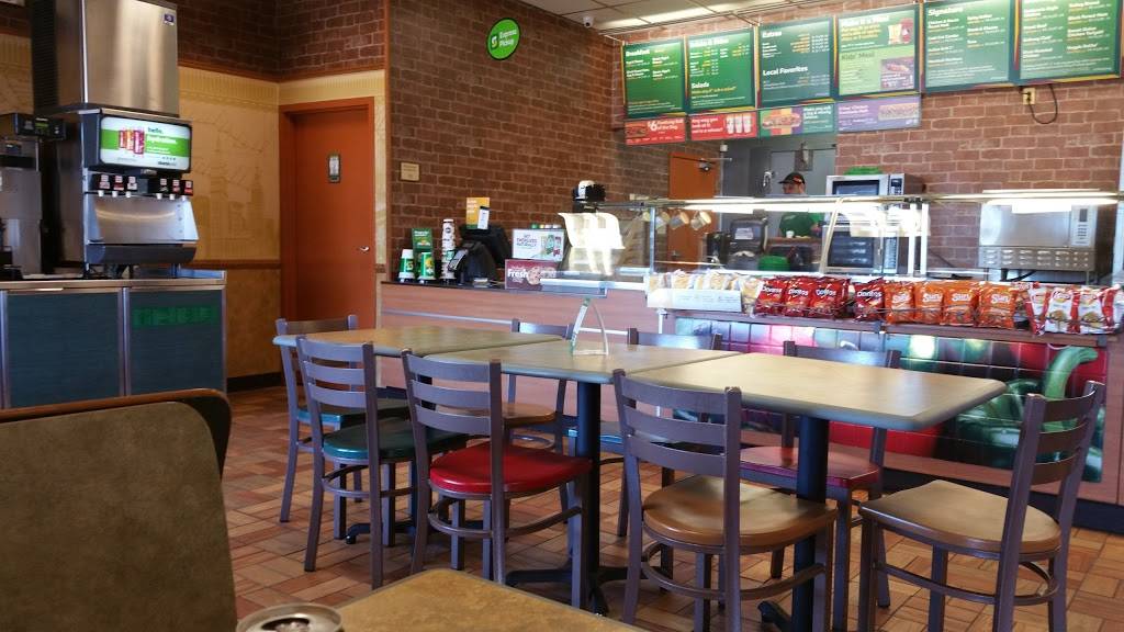 Subway | restaurant | 820 W Maple St, Hartville, OH 44632, USA | 3308772806 OR +1 330-877-2806