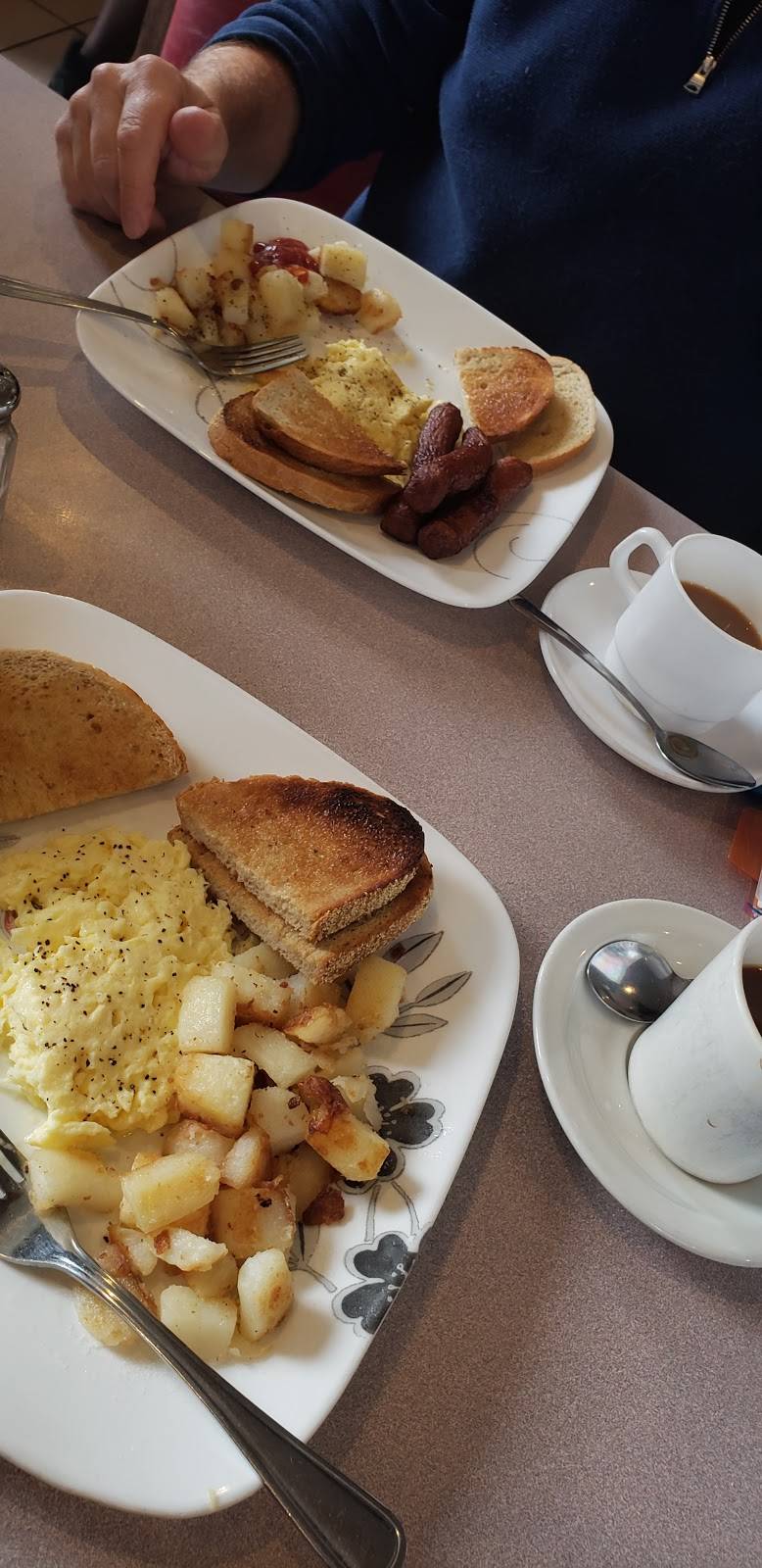 White Horse Restaurant | restaurant | 294 Tremblay Rd, Ottawa, ON K1G 0A4, Canada | 6137467767 OR +1 613-746-7767