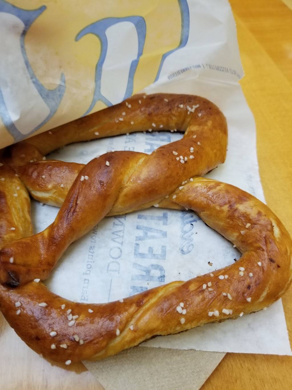 Auntie Annes | cafe | 574 Memorial City Mall, Houston, TX 77024, USA | 8323588888 OR +1 832-358-8888