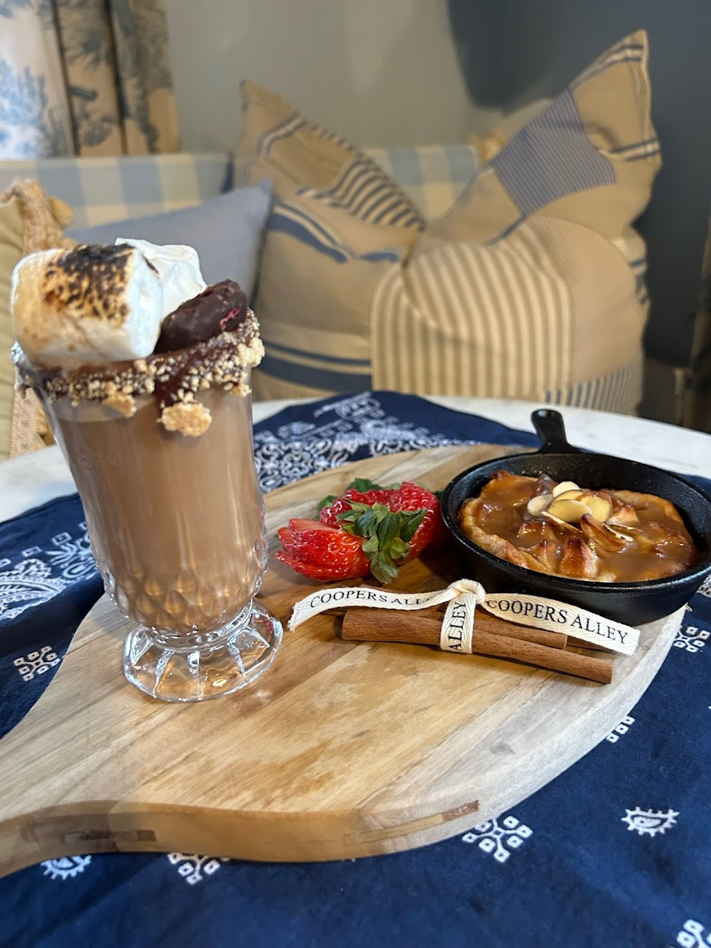 Cooper’s Alley | restaurant | 110 N Van Buren St, Nashville, IN 47448, USA | 8128171917 OR +1 812-817-1917