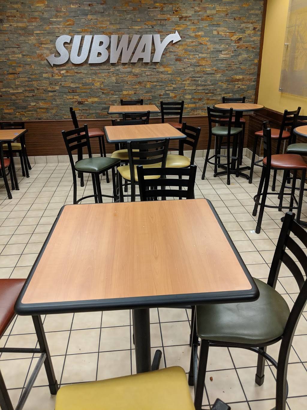 Subway | meal takeaway | 8400 Pena Blvd Jeppsen, Terminal W Side 5, Denver, CO 80249, USA | 3033426625 OR +1 303-342-6625