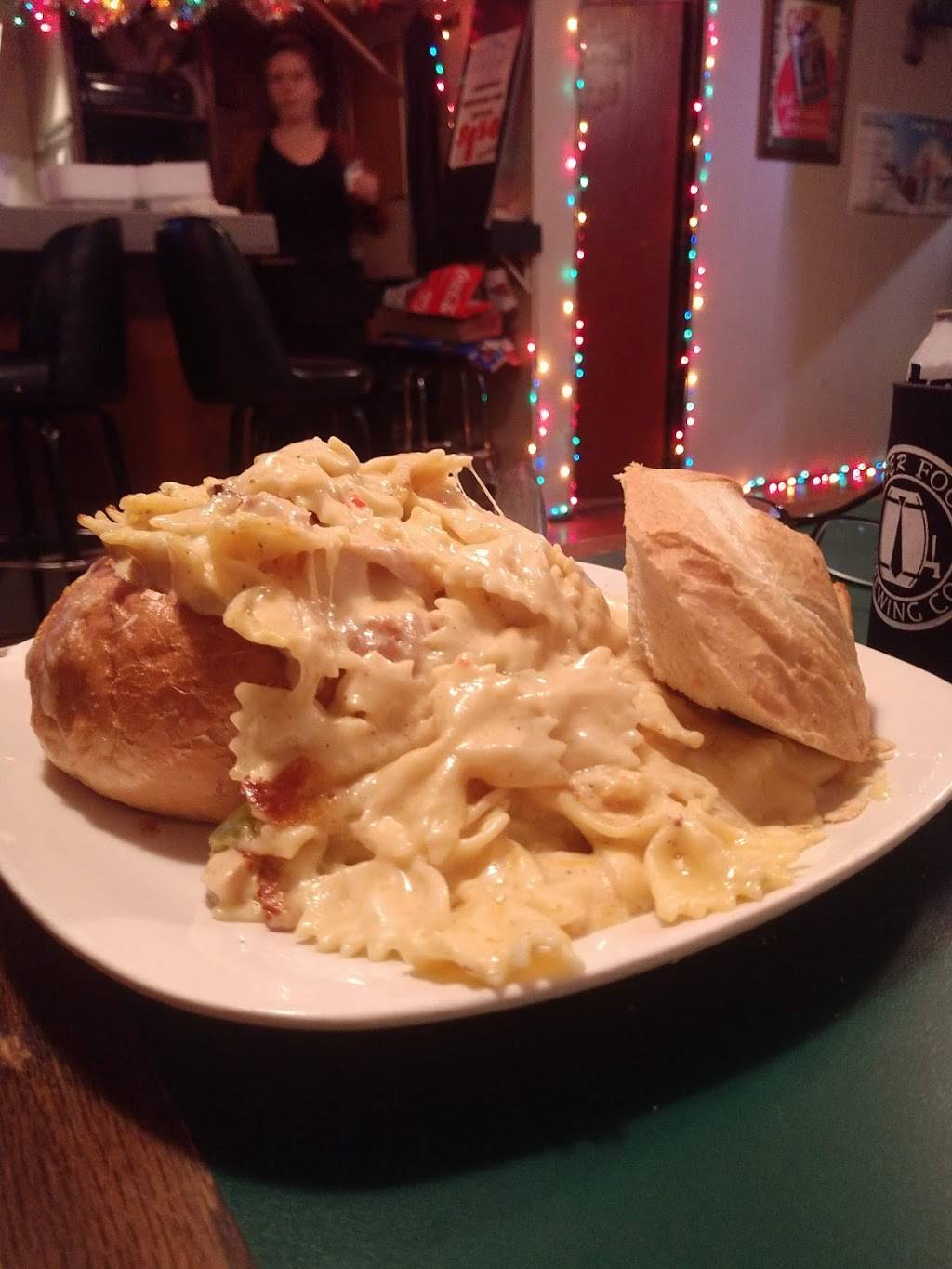 Flos On Pulaski | restaurant | 1309 Pulaski St, Peru, IL 61354, USA | 8152239791 OR +1 815-223-9791