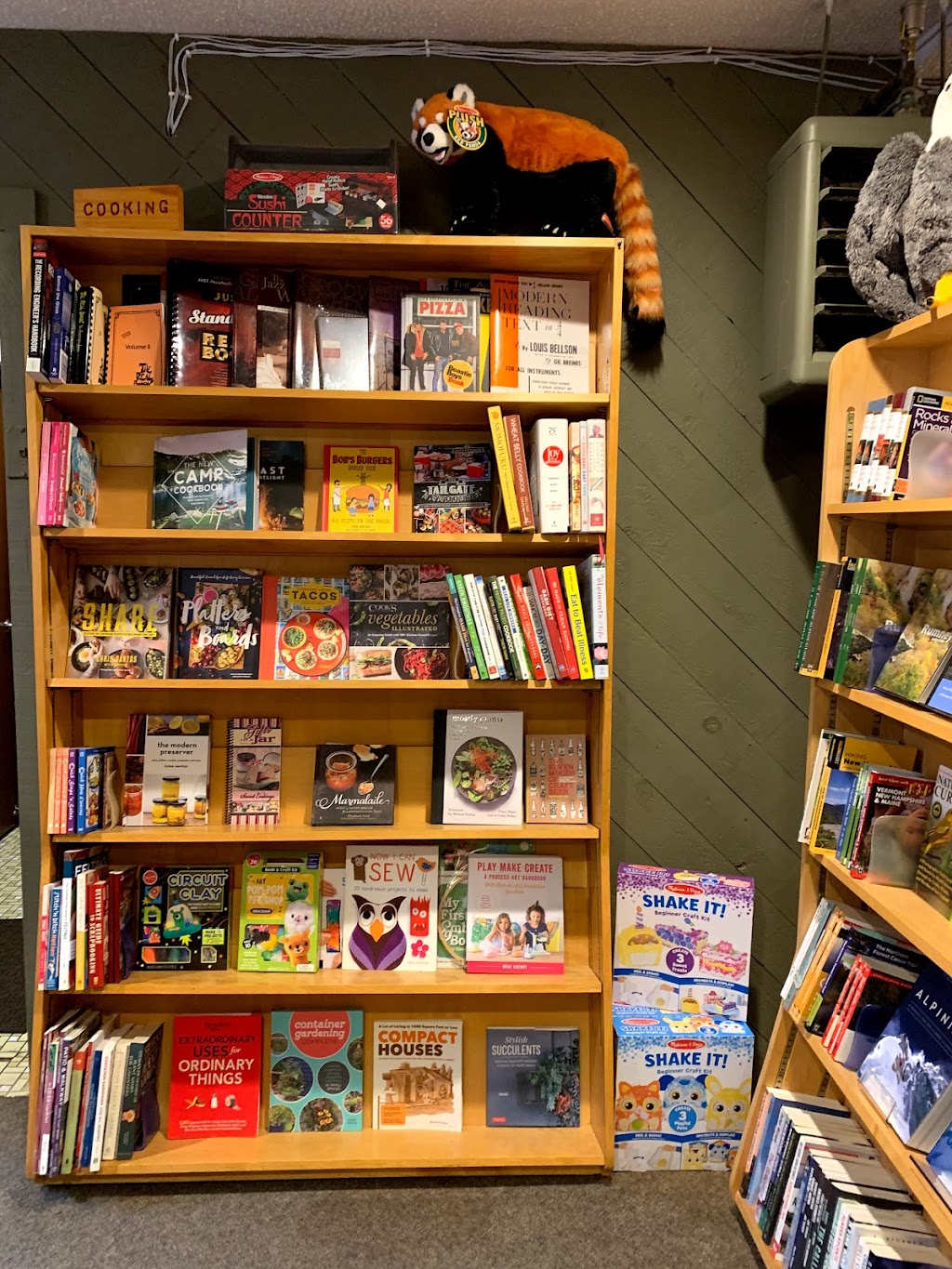 White Mountain Cafe & Bookstore | cafe | 212 Main St, Gorham, NH 03581, USA | 6034662511 OR +1 603-466-2511