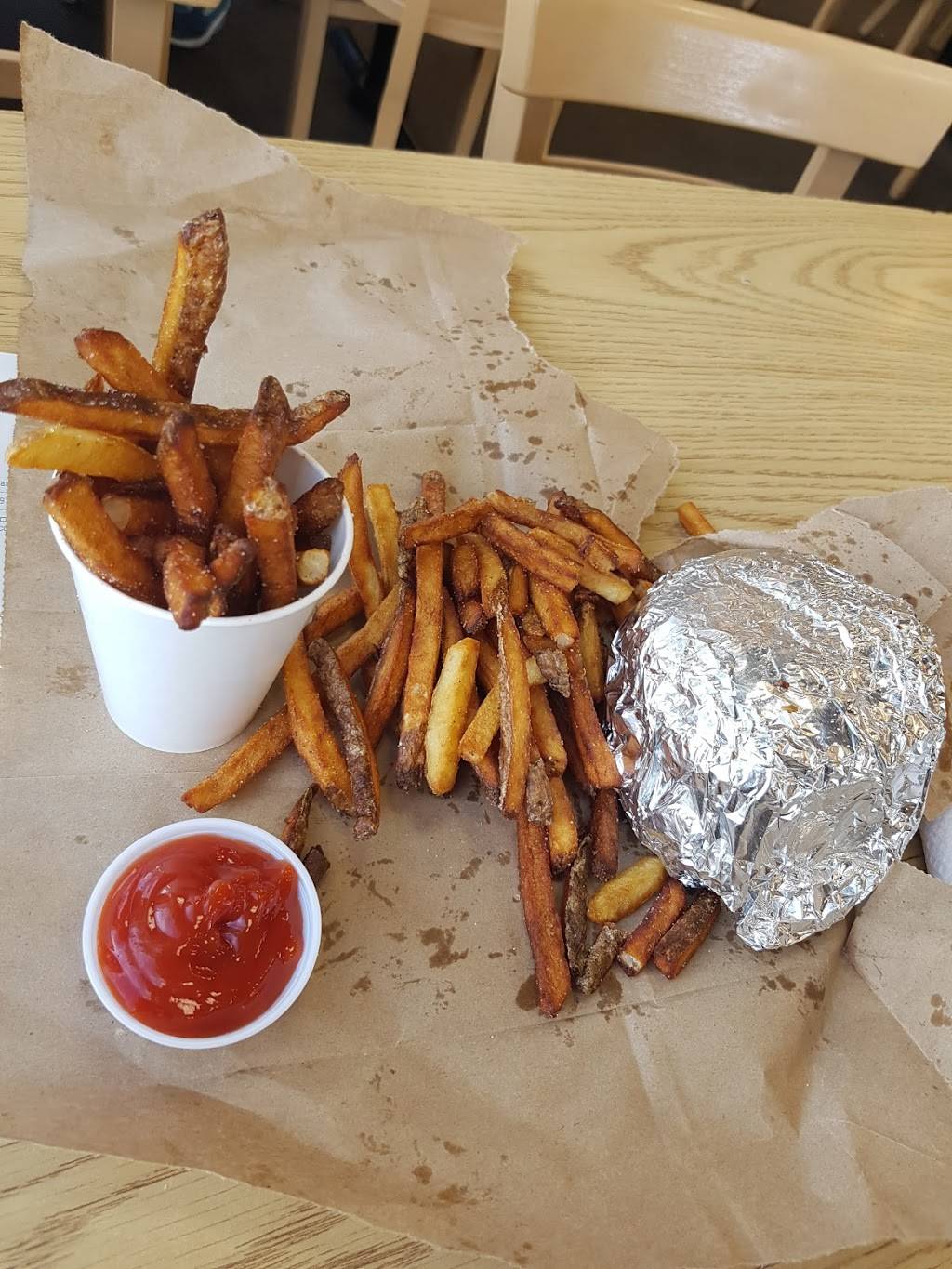 Five Guys | meal takeaway | 525 Industrial Ave, Ottawa, ON K1G 3S2, Canada | 6135628119 OR +1 613-562-8119