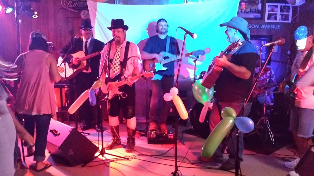 Shortys Den | restaurant | 1300 7th St, Bedford, IN 47421, USA | 8122793640 OR +1 812-279-3640