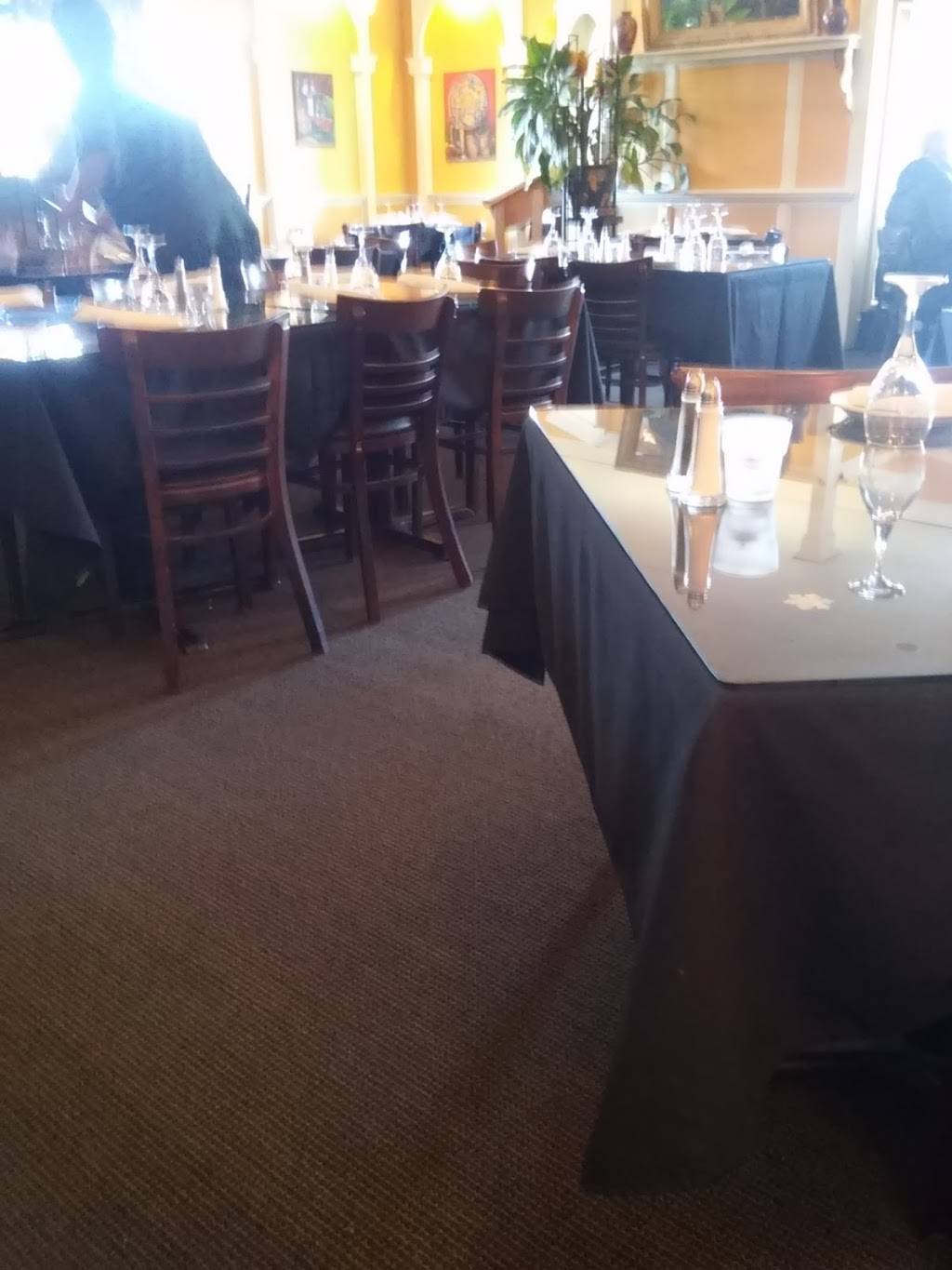 Hugs Italian Restaurant | restaurant | 204 US-1, Falmouth, ME 04105, USA | 2077813342 OR +1 207-781-3342