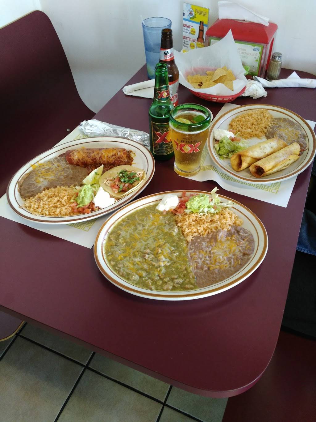 Nicos Restaurant | restaurant | 1458 West North Temple, Salt Lake City, UT 84116, USA | 8013640363 OR +1 801-364-0363