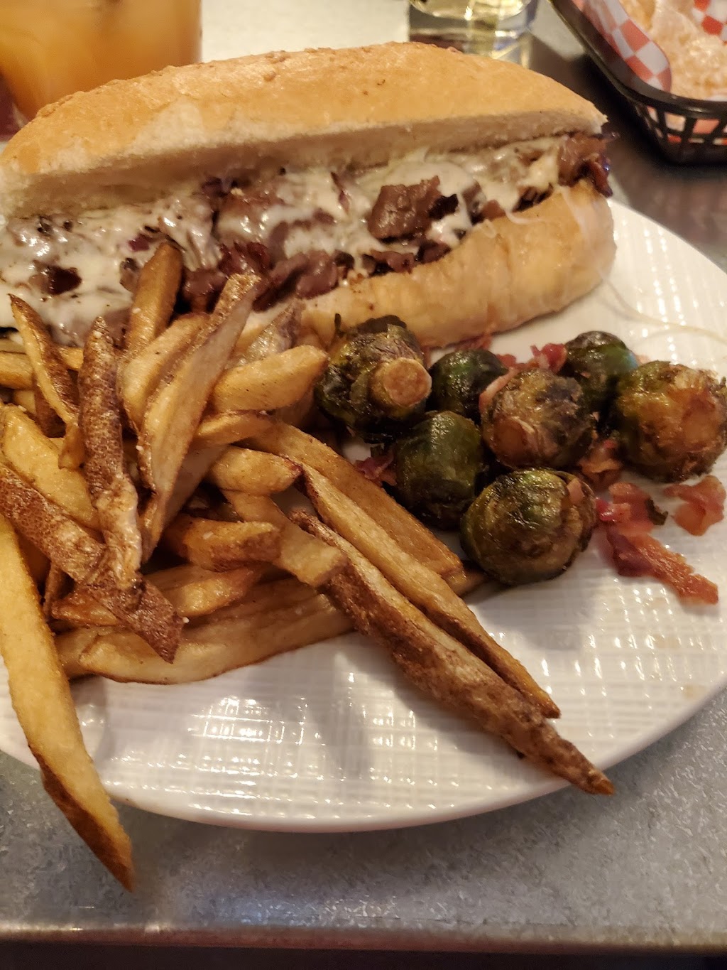 Ikes Bar and Grill | restaurant | 122 W 6th St, Cheyenne, WY 82007, USA | 3078297887 OR +1 307-829-7887