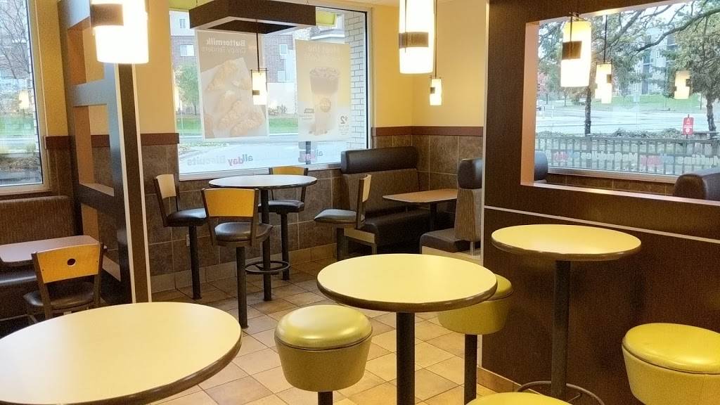 McDonalds | cafe | 1995 Silver Bell Rd, Eagan, MN 55122, USA | 6514522307 OR +1 651-452-2307