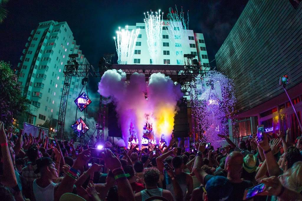 Hyde Beach | night club | 1701 Collins Ave, Miami Beach, FL 33139, USA | 3054552990 OR +1 305-455-2990