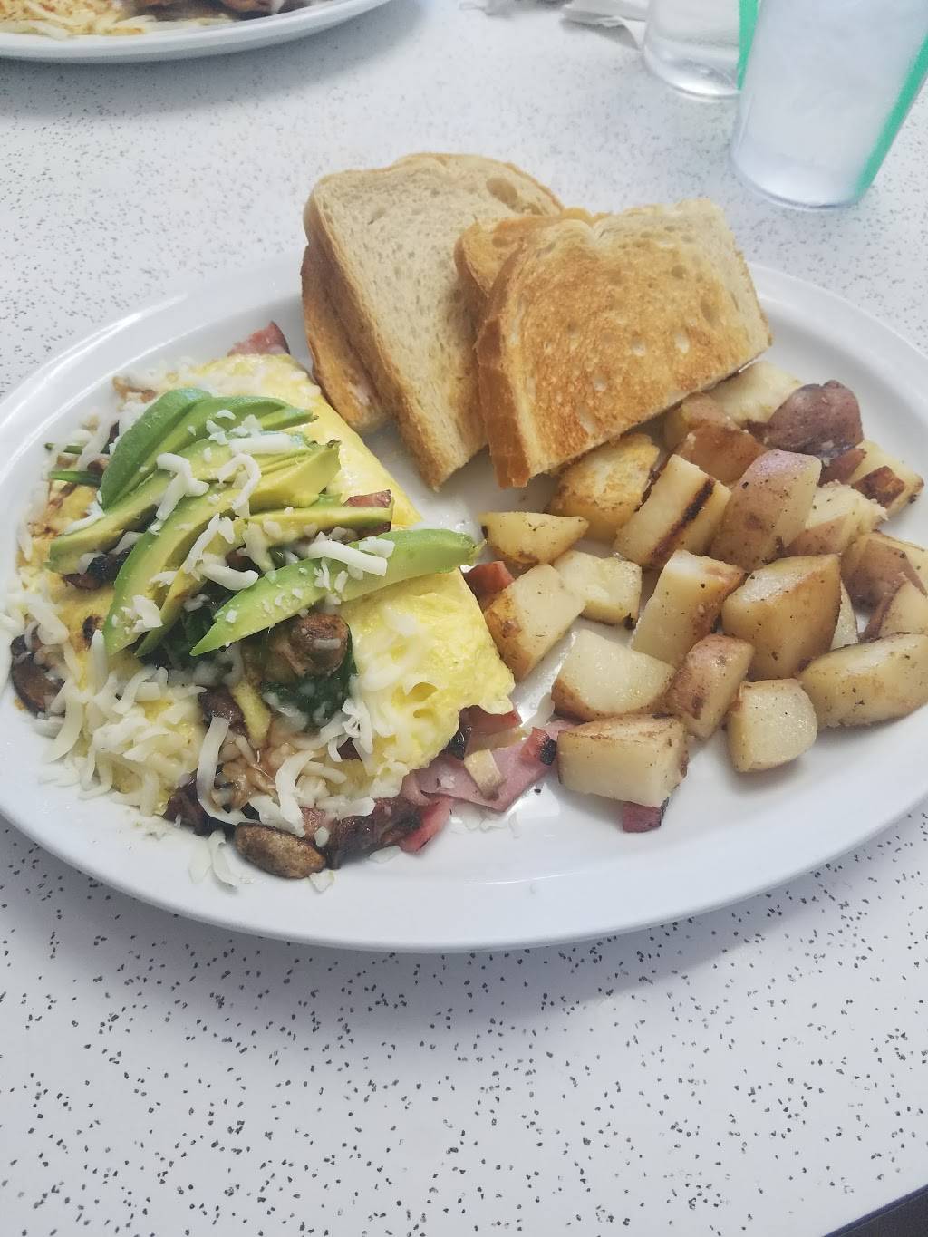 Court House Diner | restaurant | 245 W Pacheco Blvd, Los Banos, CA 93635, USA | 2097100848 OR +1 209-710-0848