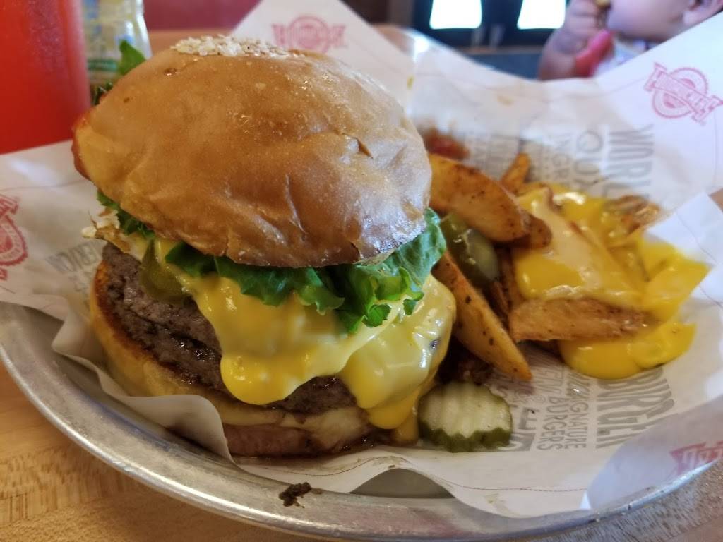 Fuddruckers | restaurant | 6360 North Point Pkwy, Alpharetta, GA 30022, USA | 7704753338 OR +1 770-475-3338