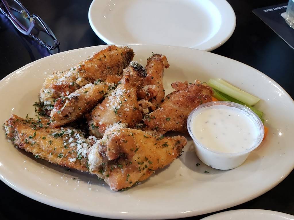 Greyhound Tavern | restaurant | 39 Broad St, Bridgewater, MA 02324, USA | 5088075782 OR +1 508-807-5782