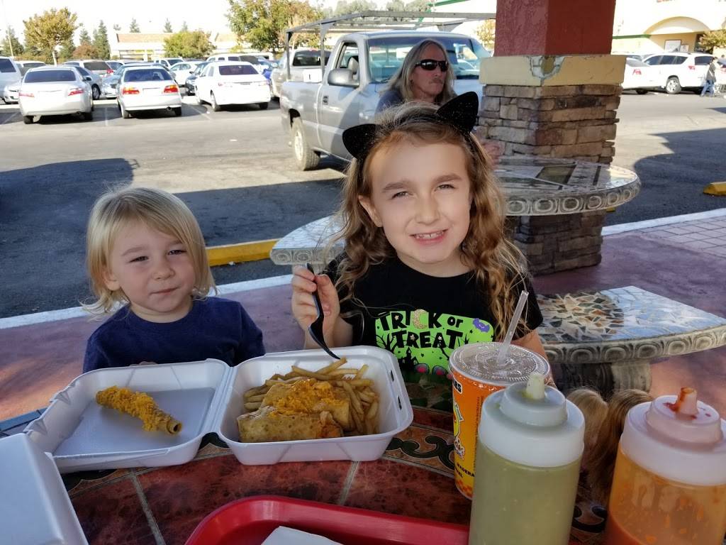Robertitos Taco Shop | restaurant | 3830 N Cedar Ave, Fresno, CA 93726, USA | 5592276434 OR +1 559-227-6434