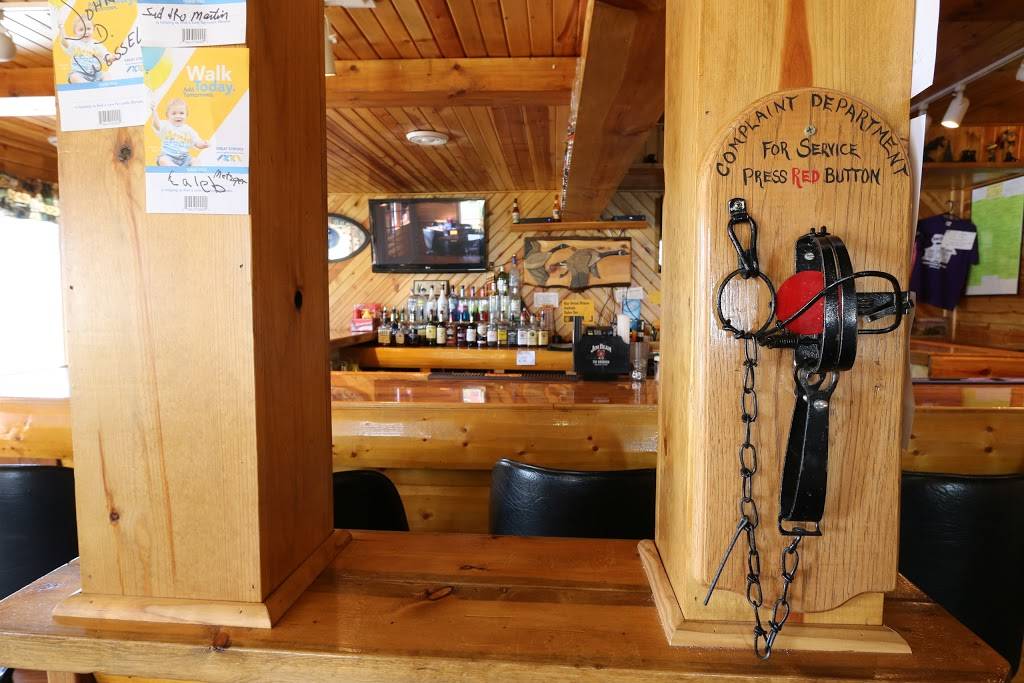 Anitas Log Cabin Restaurant & Bar | restaurant | 210 N Main St, Oakfield, WI 53065, USA | 9205833019 OR +1 920-583-3019