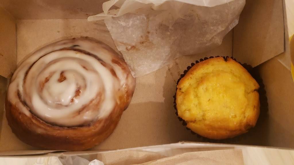 Au Bon Pain | cafe | St. Francis Hospital, 114 Woodland St., Hartford, CT 06105, USA | 8602418980 OR +1 860-241-8980