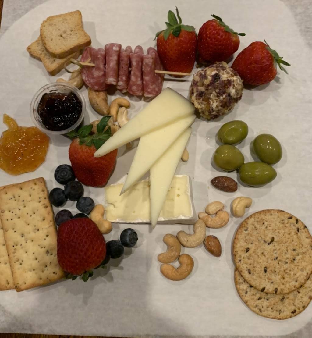 Roots Tap Room & Wine Bar | restaurant | 101 S Evers St, Plant City, FL 33563, USA | 8137565400 OR +1 813-756-5400