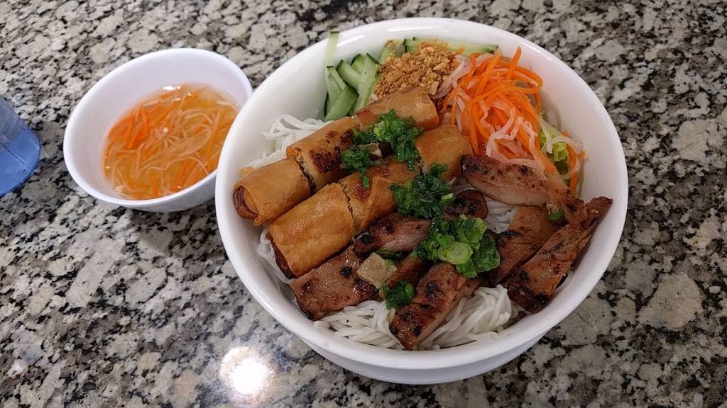 Pho Lee | restaurant | 1700 E Valley Pkwy, Escondido, CA 92027, USA | 7607379988 OR +1 760-737-9988